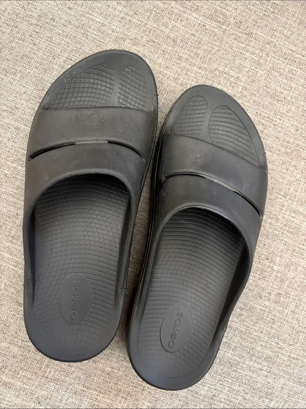 OOFOS Black Recovery Slide Sandals